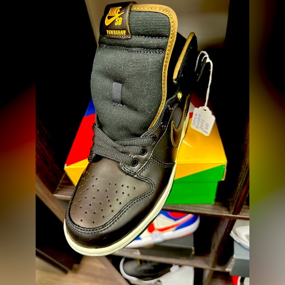 Supreme pawnshop dunks